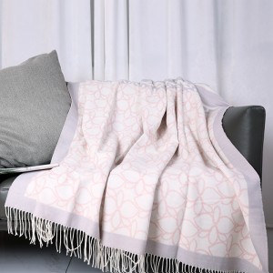 Jacquard Weave sofa blanket 30% Wool 70% Acrylic With Tassel